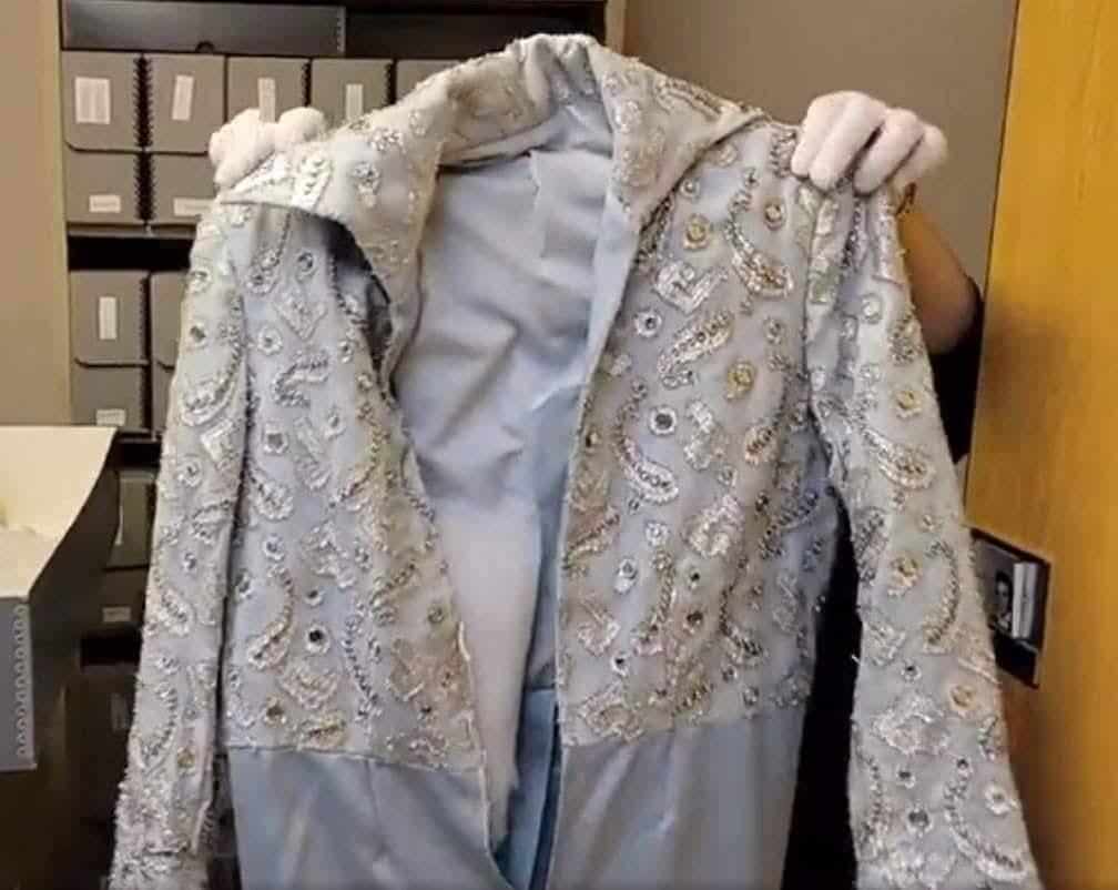 Last_suit_03.jpg